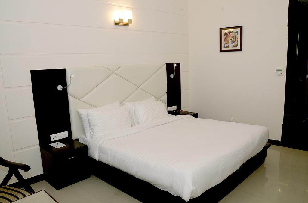Hotel Crimson Palace Agra  Zimmer foto