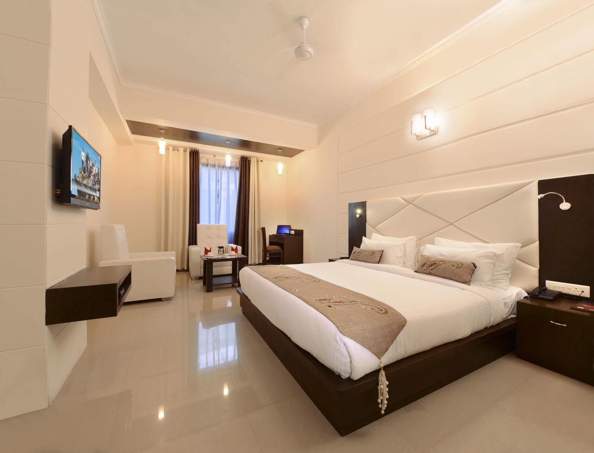 Hotel Crimson Palace Agra  Exterior foto